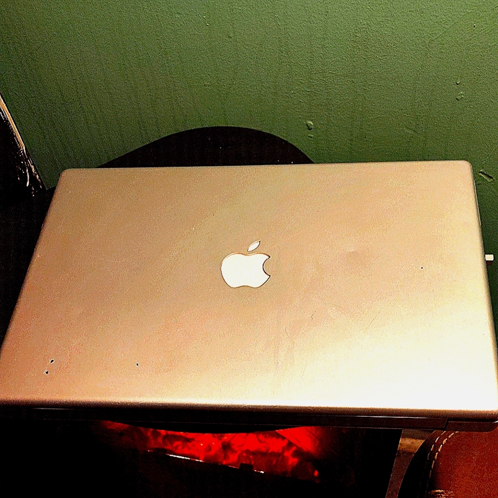 2006 Mac Book Pro work Great etra memory had new mother Board install 2018.
